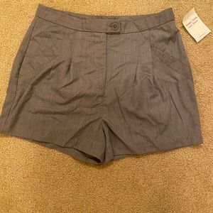 Mid waist shorts